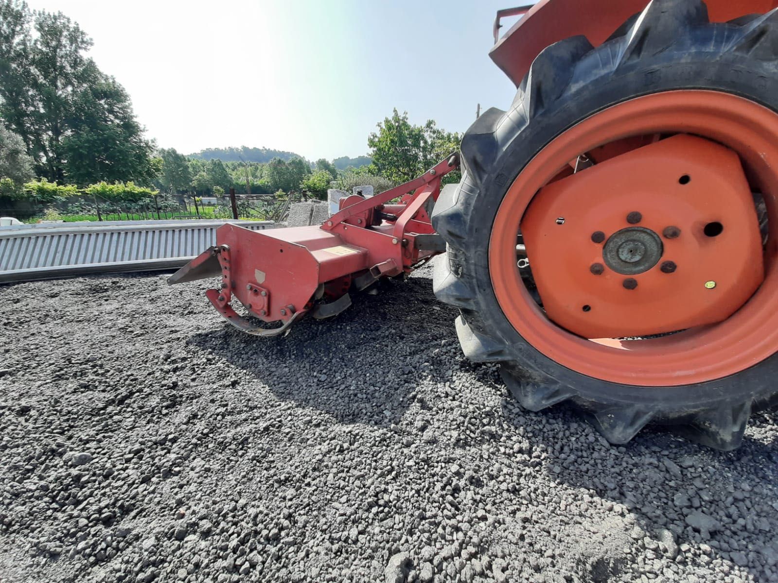 Trator Kubota L1501 fiável e Pronto a Trabalhar