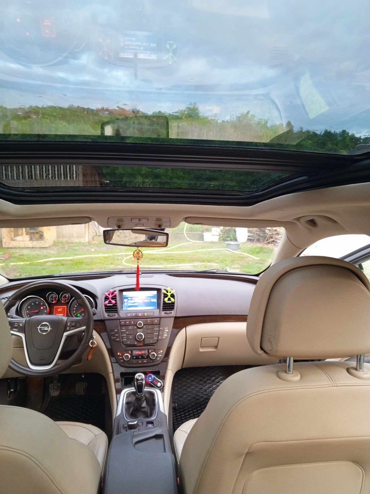 Opel Insignia 2010 Максимальна комплектація