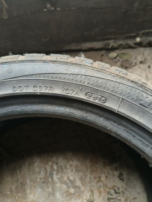 Шина зимова 215 45 r17