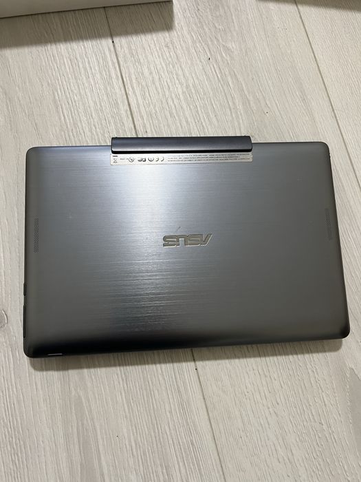 Продам новий в упаковці ноутбук трансформер в планшет Asus T100AM