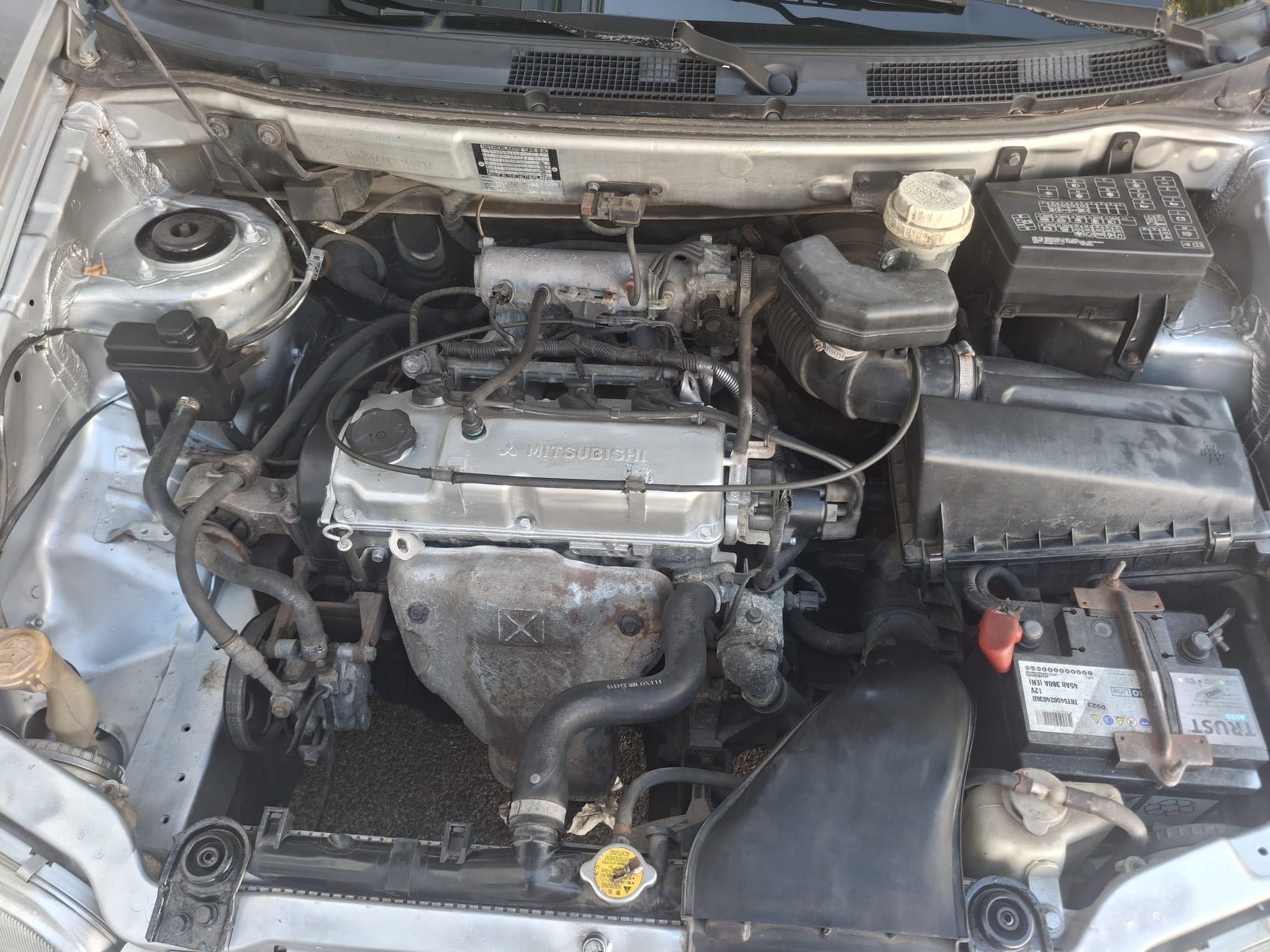 Mitsubishi Space Star 1.3 16V 83cv com mala no tejadilho
