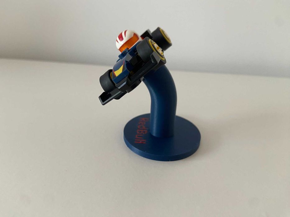 Suporte para mini carro de F1 LEGO - Red Bull
