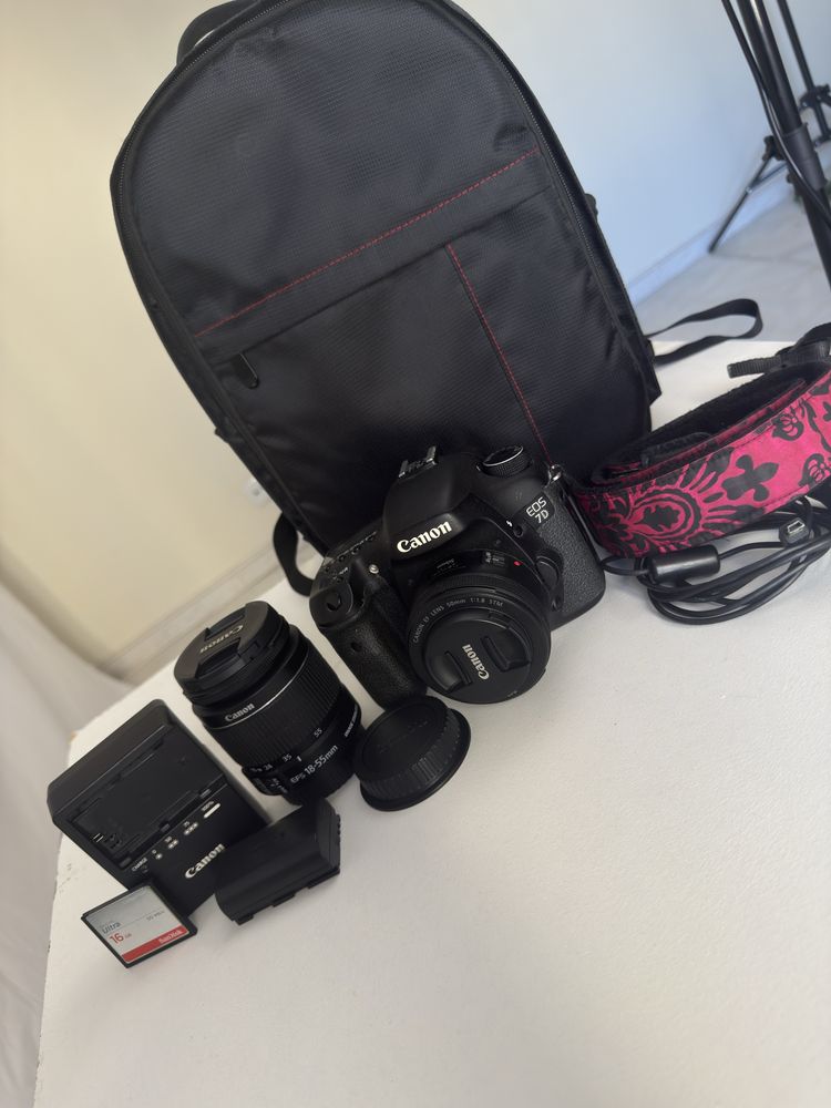 Câmera 7D da marca Cânon - Kit e Acessórios