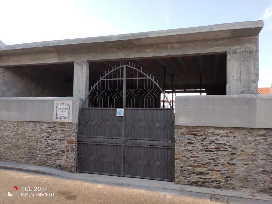 Portão em Ferro Metalizado Pintado de Cinza Escuro - 600€