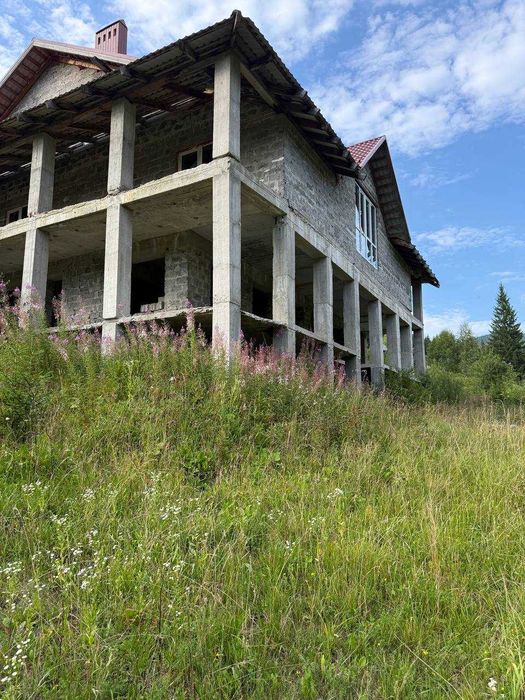 Незавершене будівництвопід готель, гори Вишків