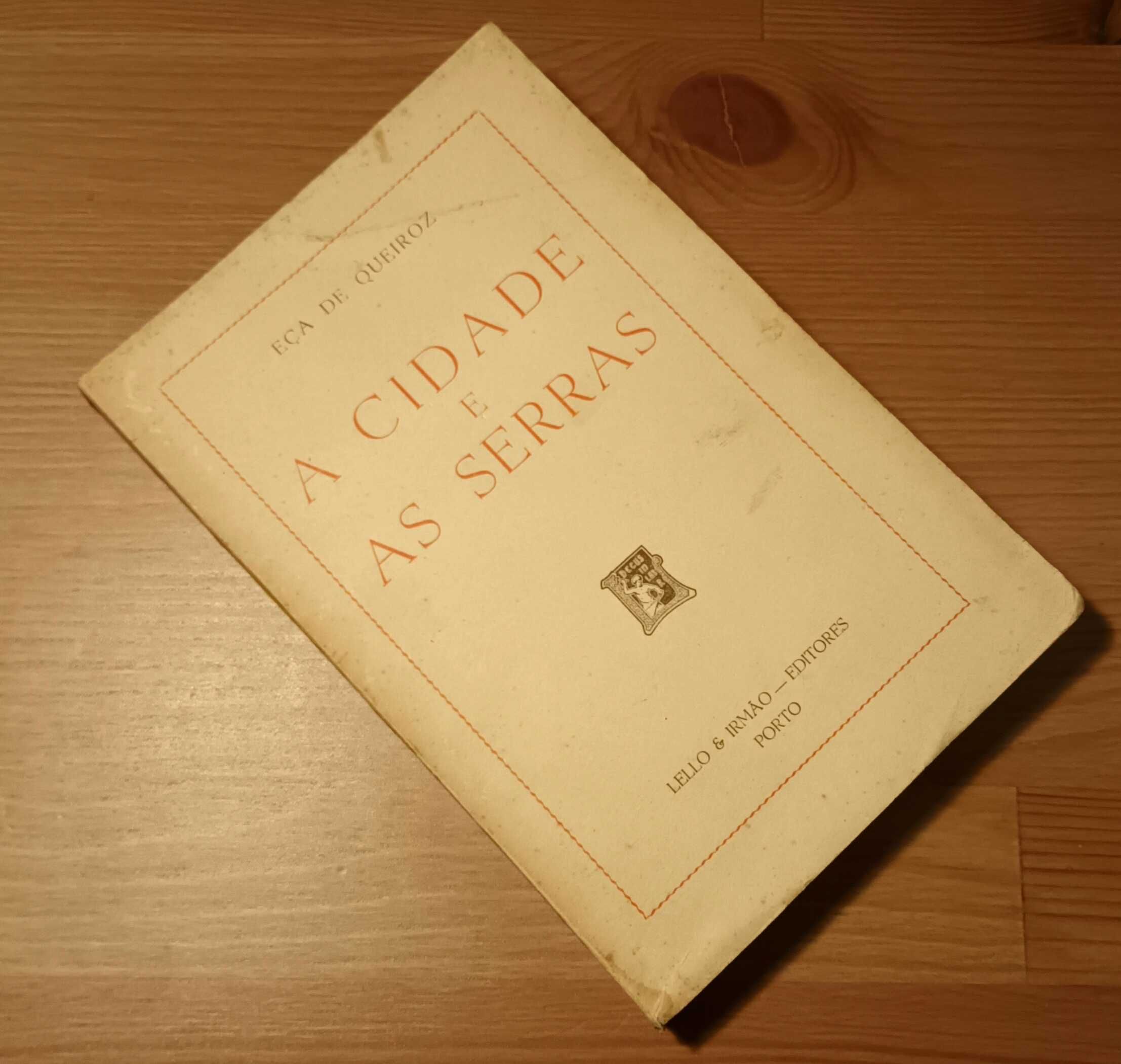 Livro antigo "A cidade e as serras" de Eça de Queiroz