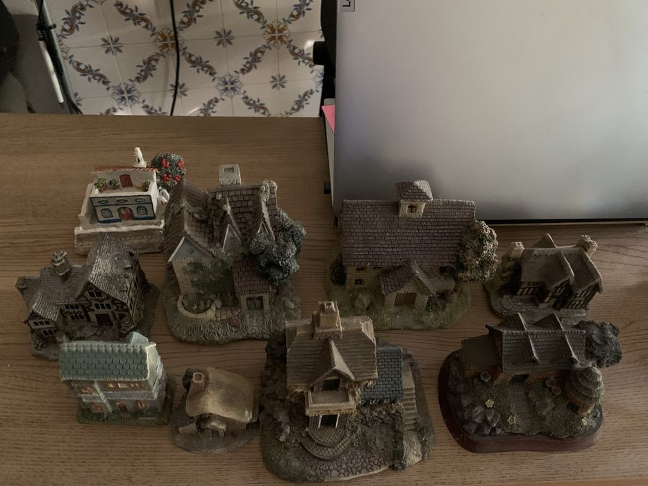 Coleção de 9 casinhas típicas portuguesas todas 30€