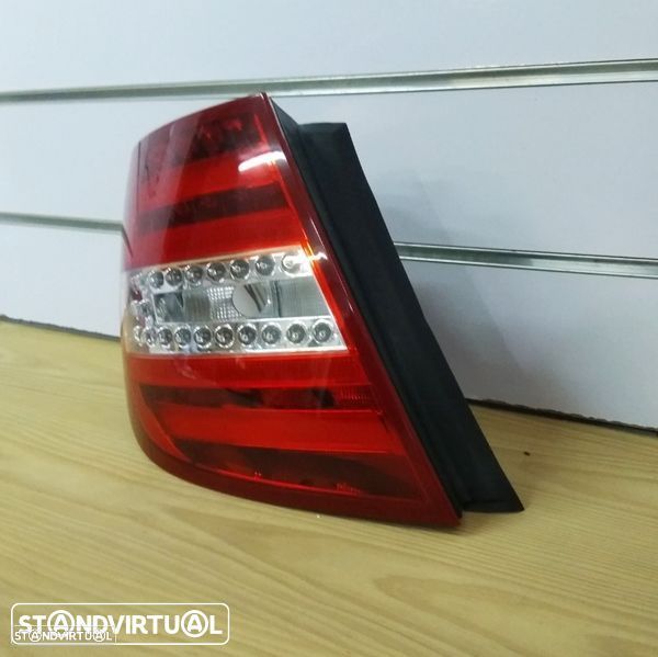 Farolim Mercedes classe C W204 modelo: 2011/03 até 2014/01 novo