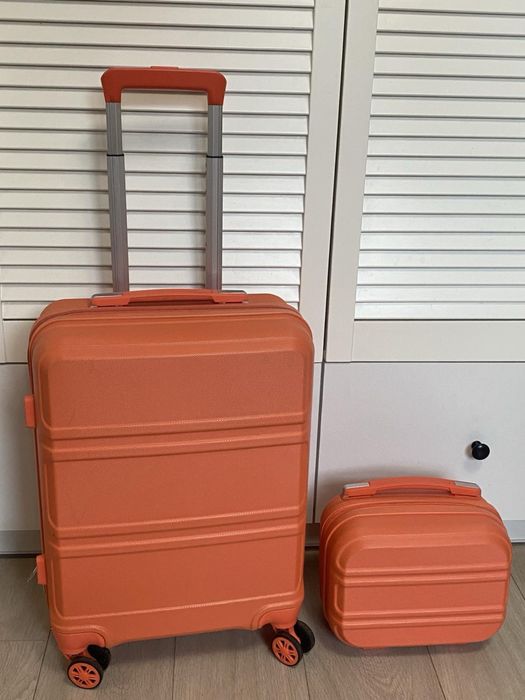 Продам валіцу на колесах