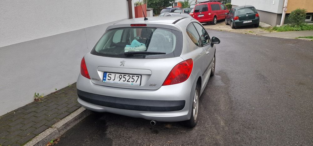Peugot 207 z 2009 roku. Żona ma go od 2017 roku.