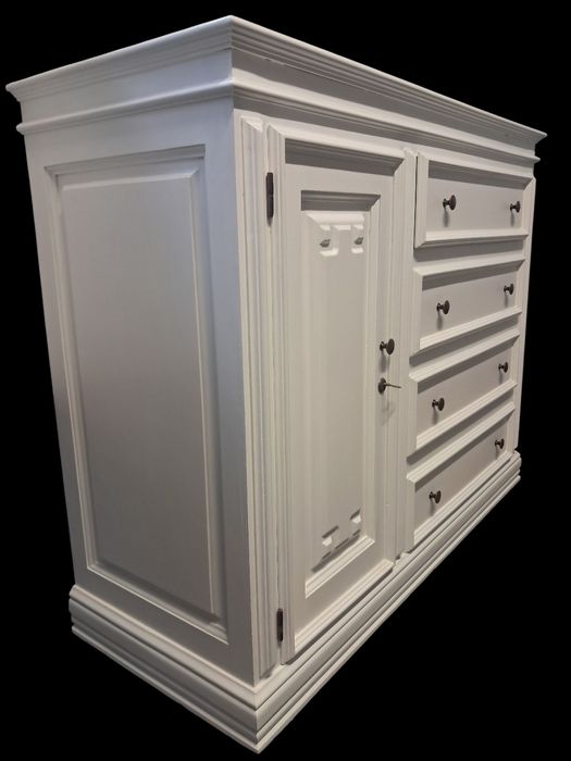 Móvel em madeira branco em excelente estado