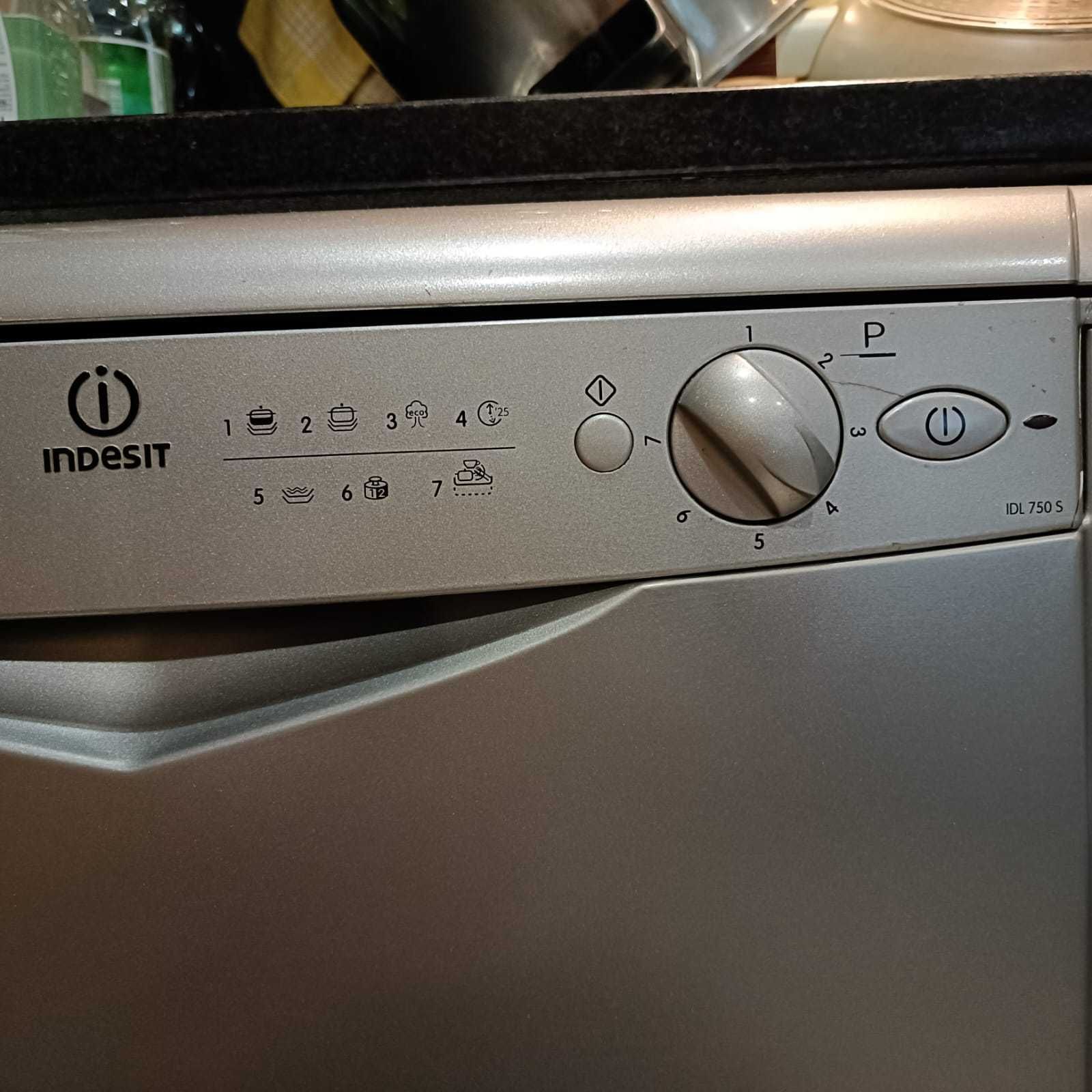 Máquina lavar louça INDESIT Modelo IDL 750 S - Com avaria