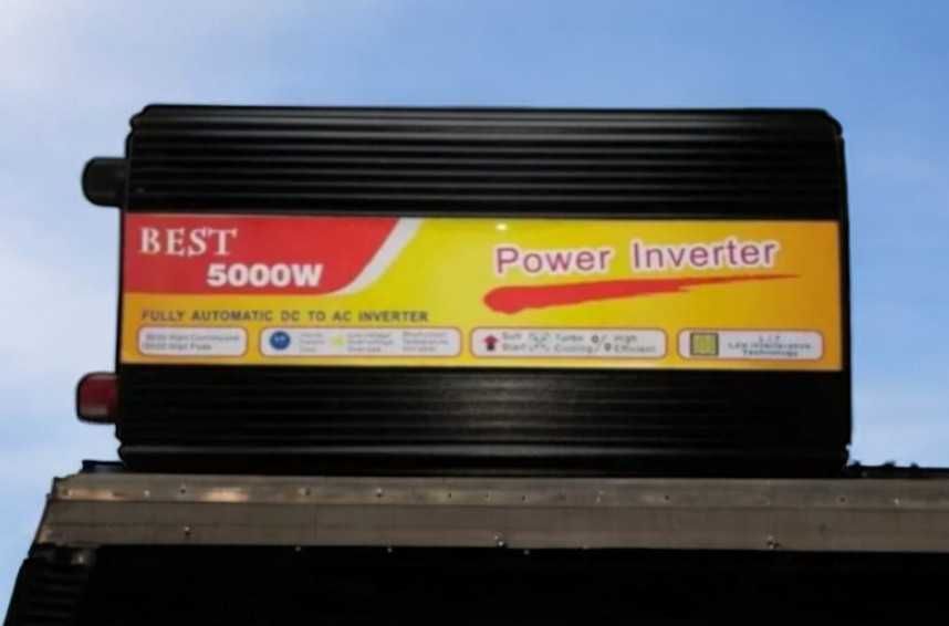 перетворювач напруги на 5000w чорного кольору
