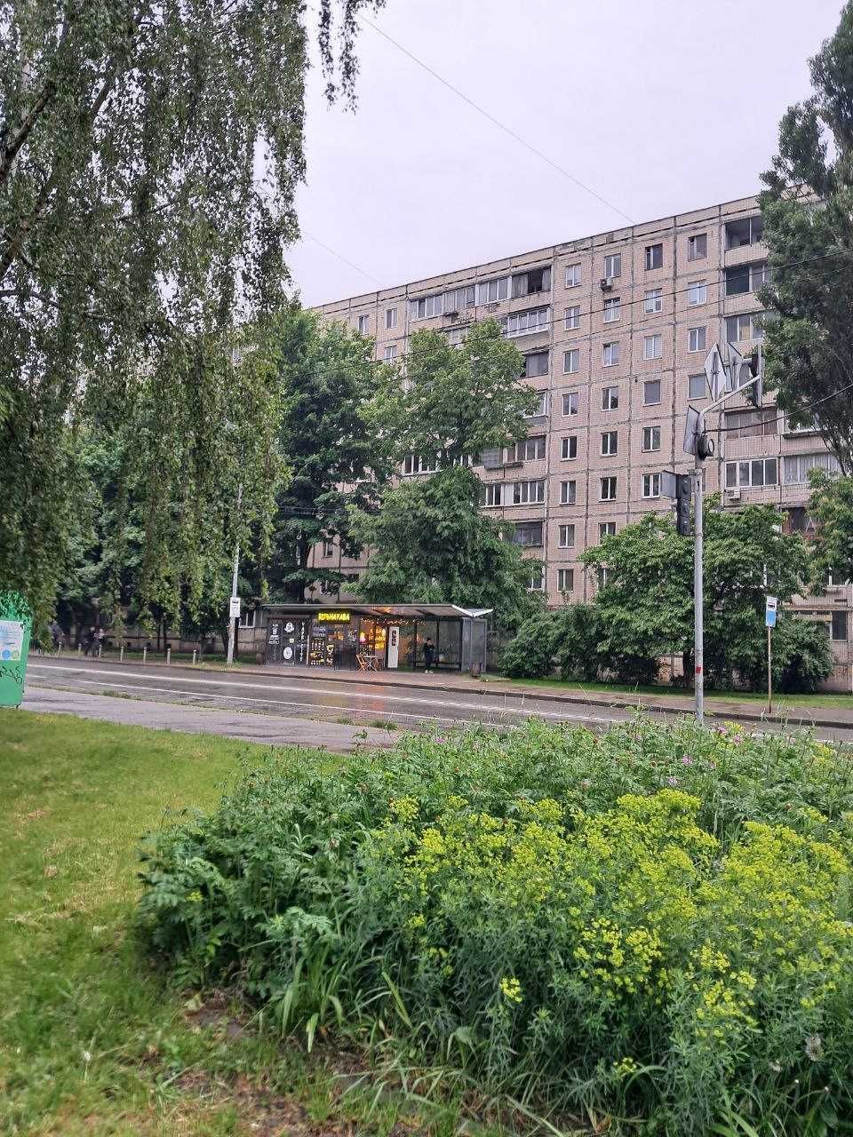 м.Київ! Борщагівка . Двокімнатна видова Квартира з роздільними ходами.