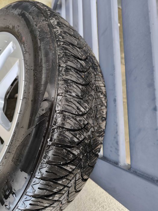 Oryginalne felgi Audi Q3 17- cali + opony wielosezonowe 215/65R17