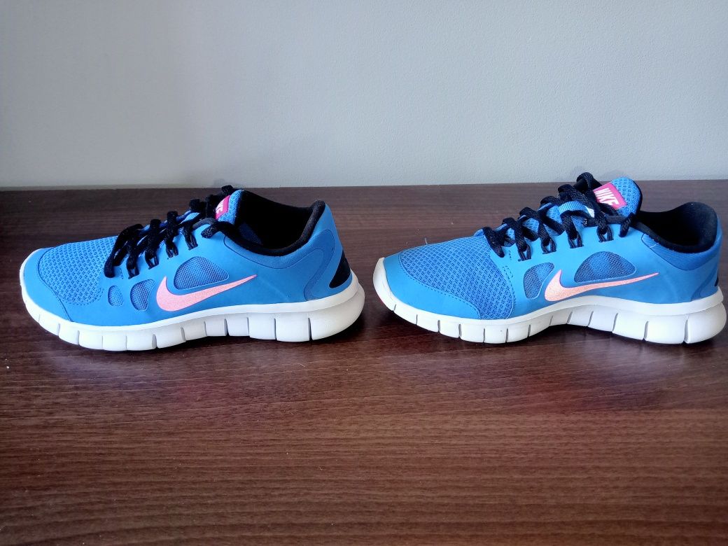 Nike Free nr 36.5--23 cm