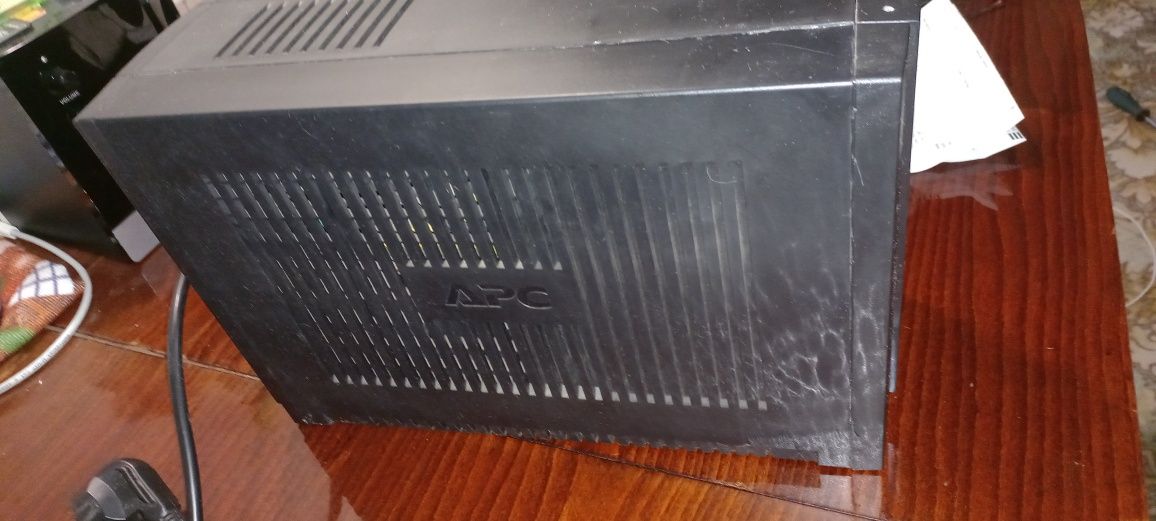 Бесперебойник. ИБП APC Back-UPS RS 1100VA