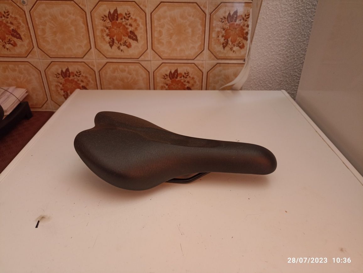 Vários selins para venda