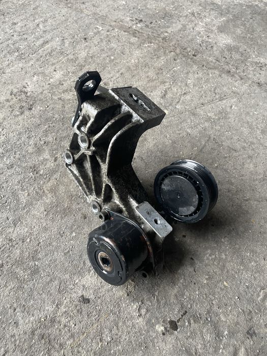 Натяжний механізм (натяжитель) ремня генератора Volkswagen t4 2.5