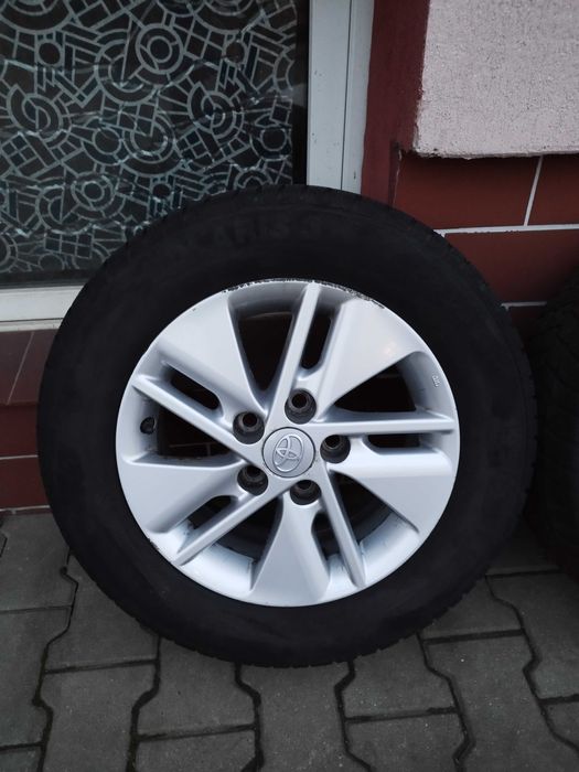 Koła Toyota Auris 15 cali opony zimowe gotowe do jazdy wyważone TPMS