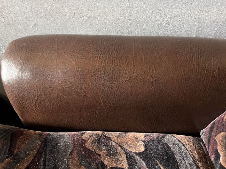 Продам диван, крісла та пуфи