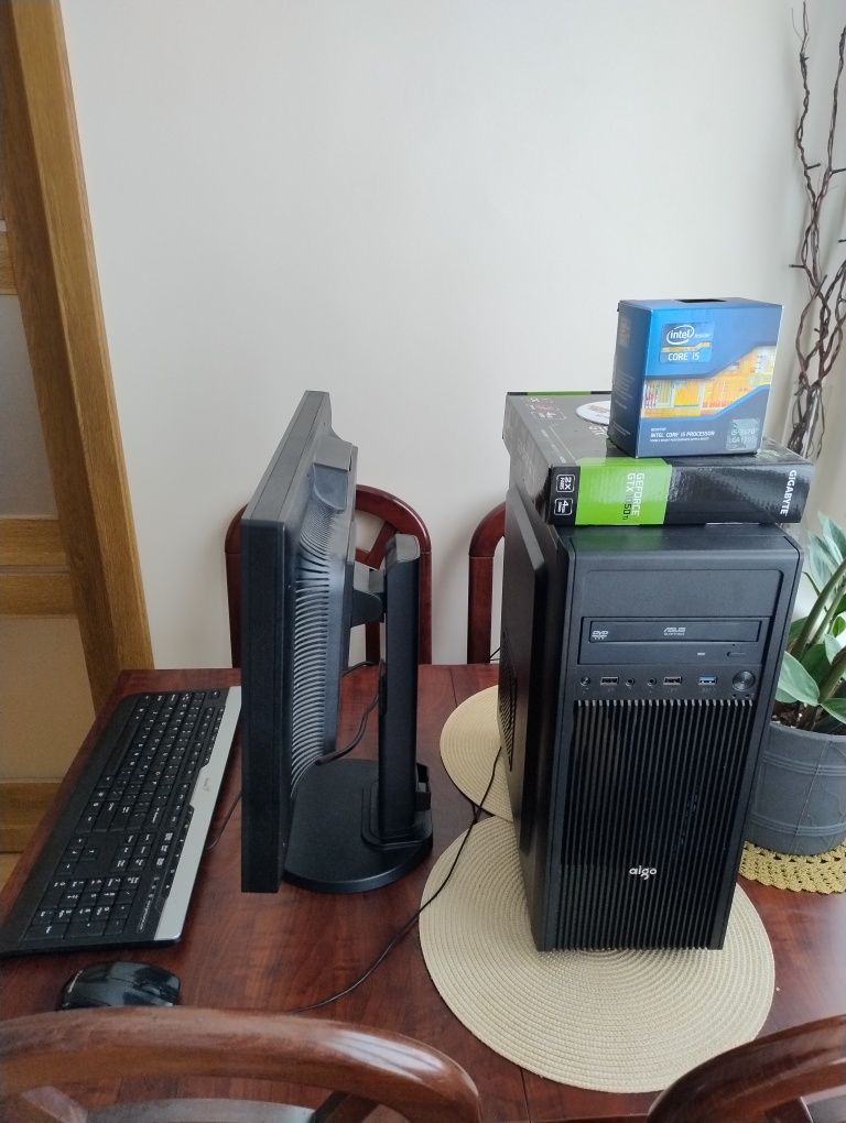 Komputer Intel i5 GTX 1050ti z monitorem NEC 22" Windows 10 Wifi