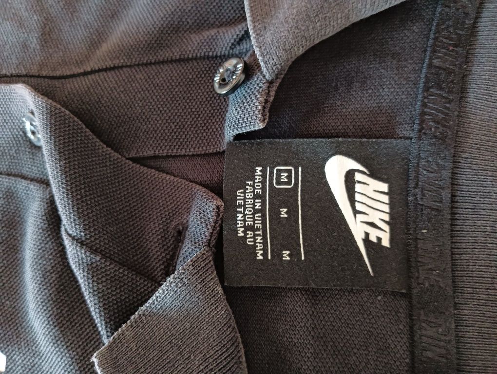 Tshirt -Polo	Nike		Tamanho M	usada em bom estado