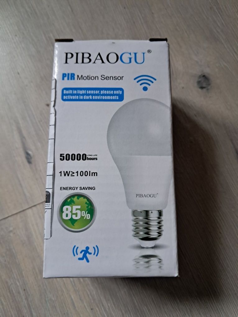Żarówka LED z czujnikiem ruchu