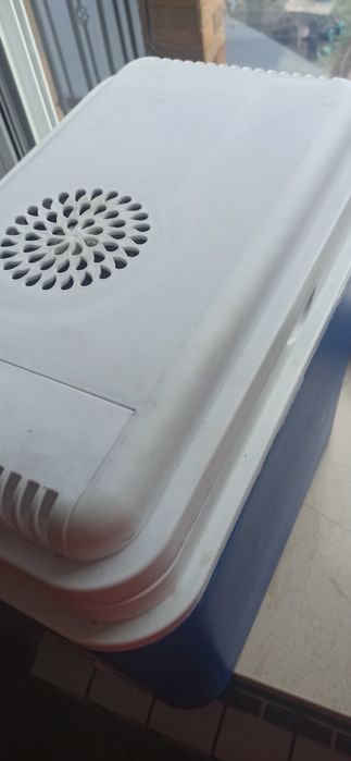 Автомобільний холодильник