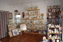 Peças artesanais: loiça, azulejos, cortiça, faiança, artesanato