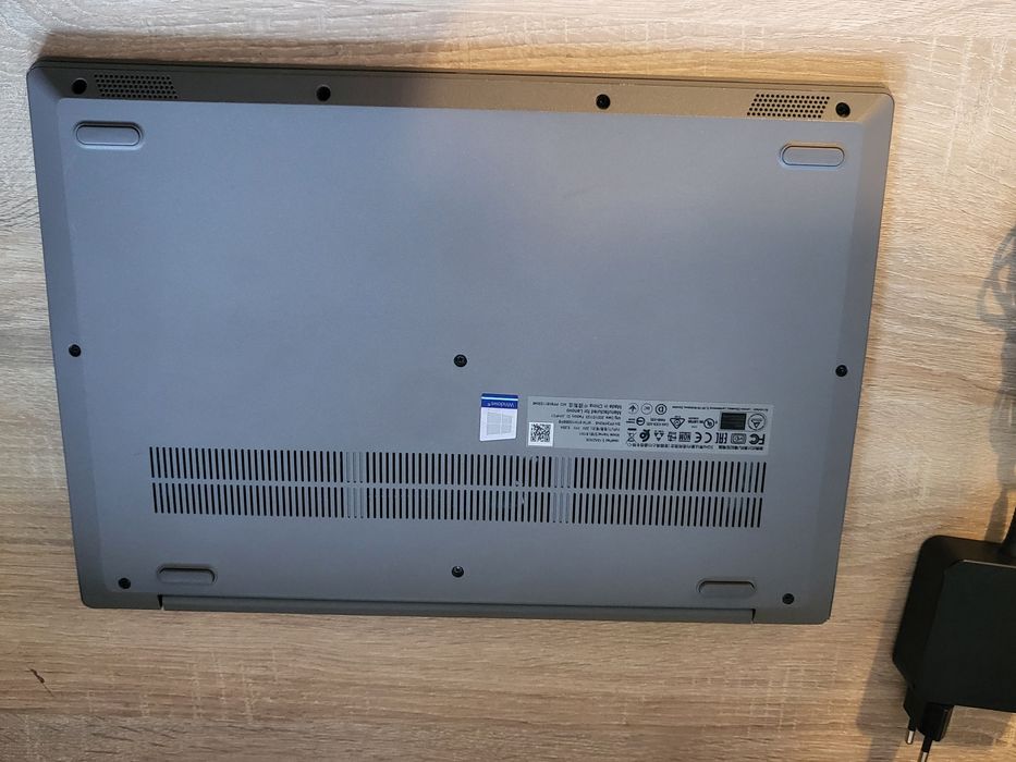 Laptop lenovo ideapad 3 ryzen 5 3500u vega8 2gb