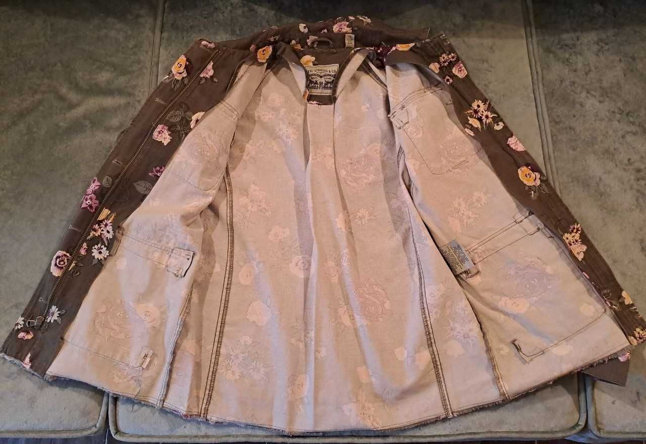 Жіноча джинсова куртка Levi's XS