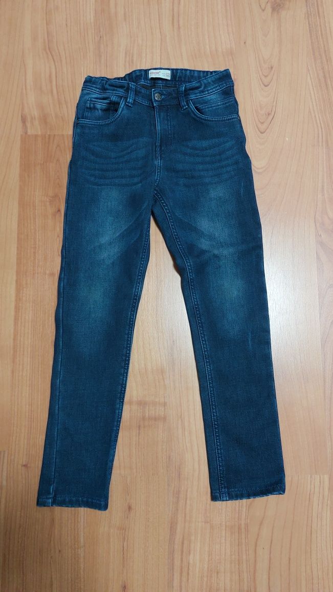 Продам джинсы на флисе 152 размер и вельветовые брюки 158 размер