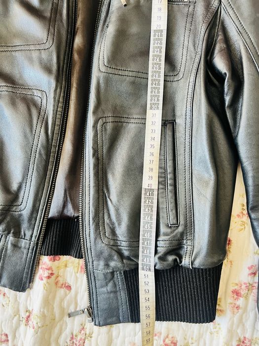 Куртка-бомбер шкіряна жіноча розмір S