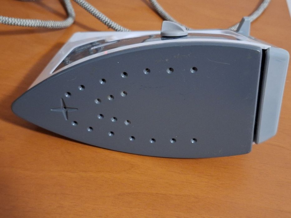 Ferro de engomar pequeno