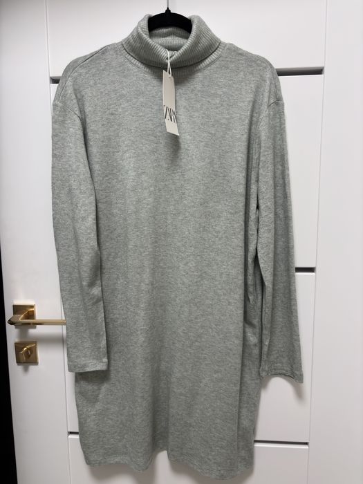 Sukienka sweterkowa Zara