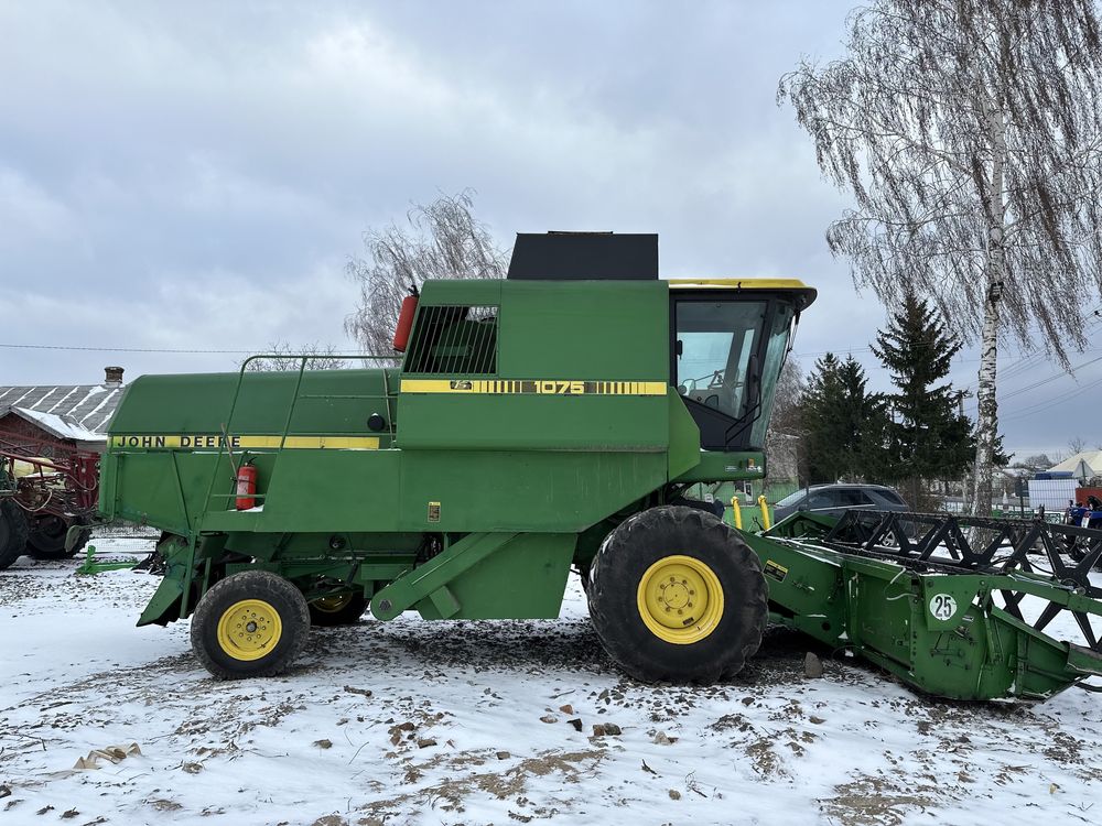 JOHN DEERE 1075 Комбай