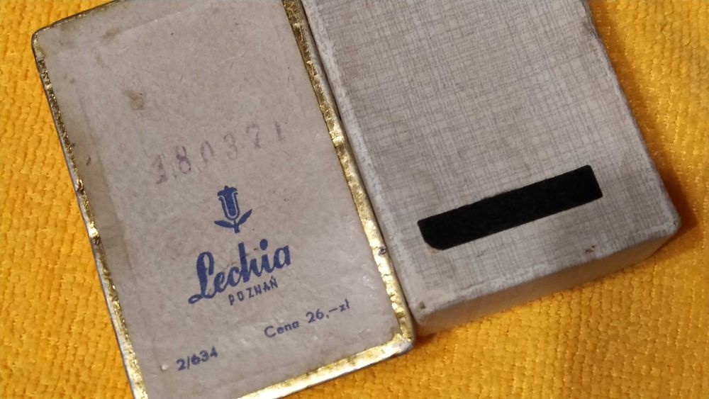 PRL - Kolekcjonerskie pudełko po perfumie Lechia Poznań.