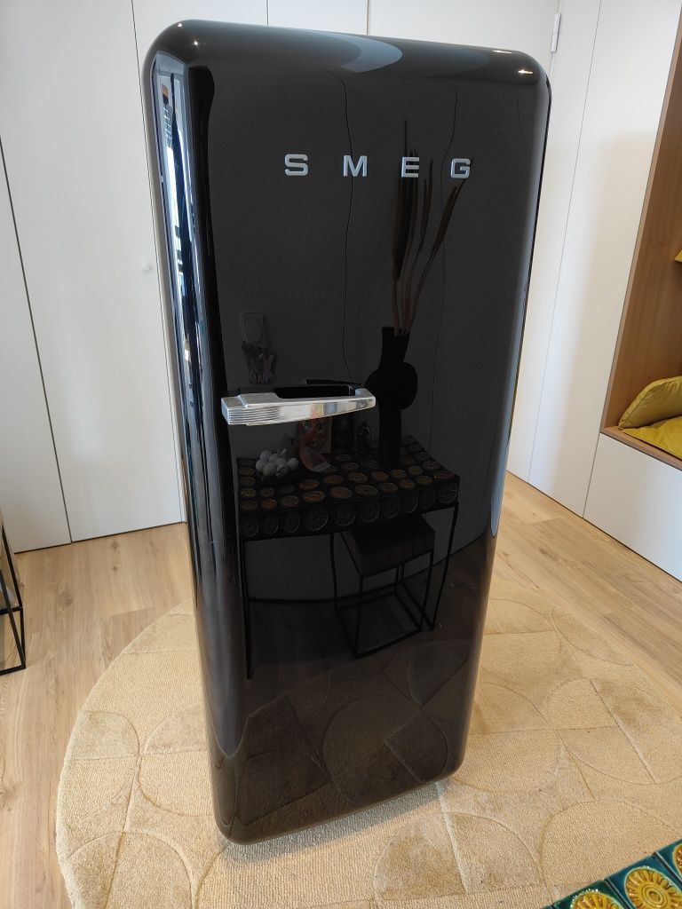 Arca vertical SMEG