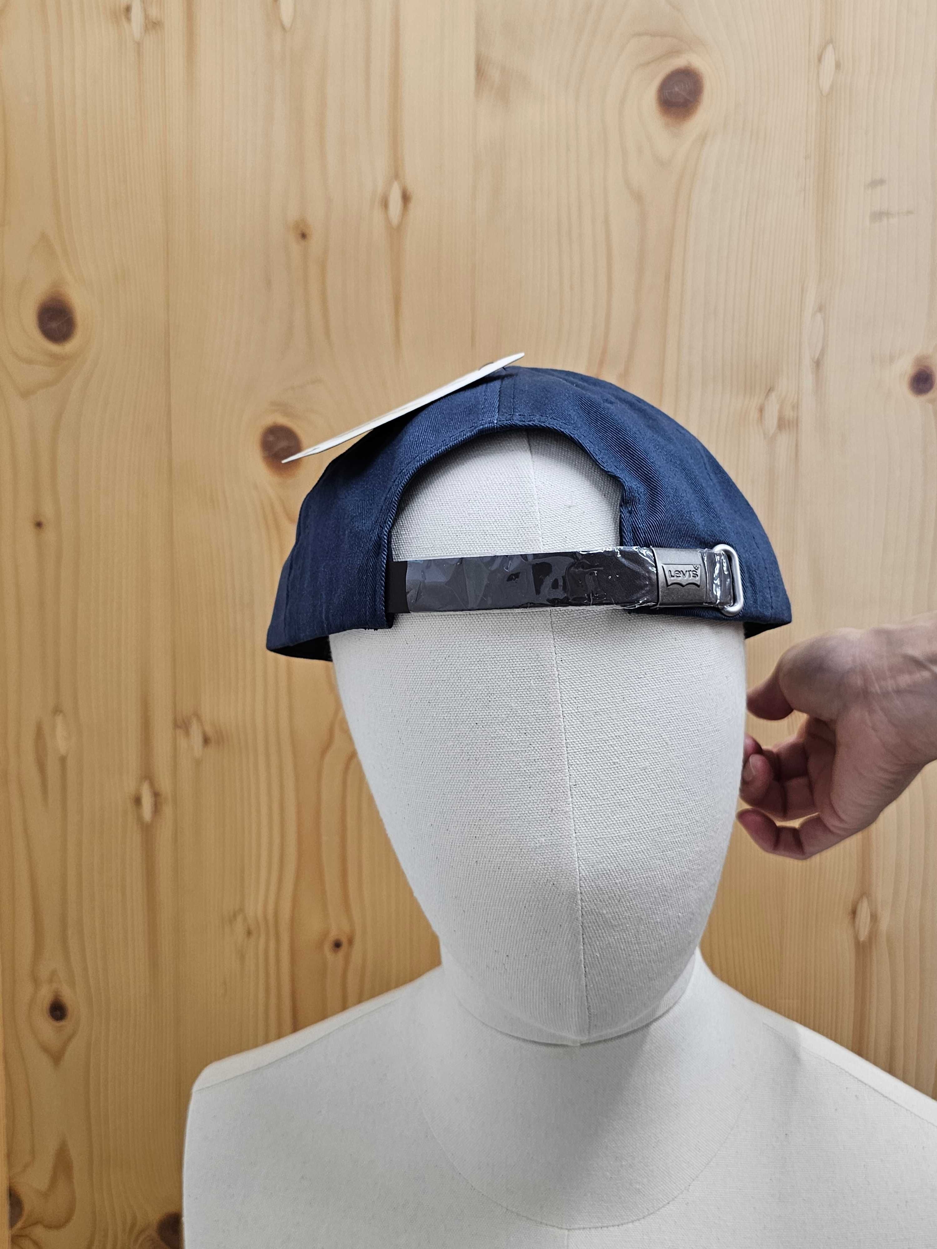 Czapka z daszkiem Levi's z małym logo kolor granatowy baseball cap