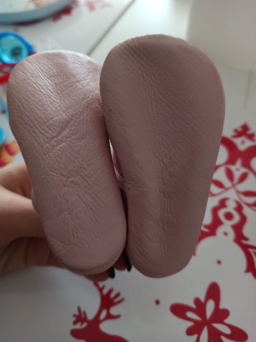 Buty na chrzest CUQUITO skórzane ekskluzywne 16 róż
