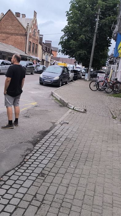 Оренда 35 м2 біля центрального ринку Стрий вул Успенська 44 світло 10