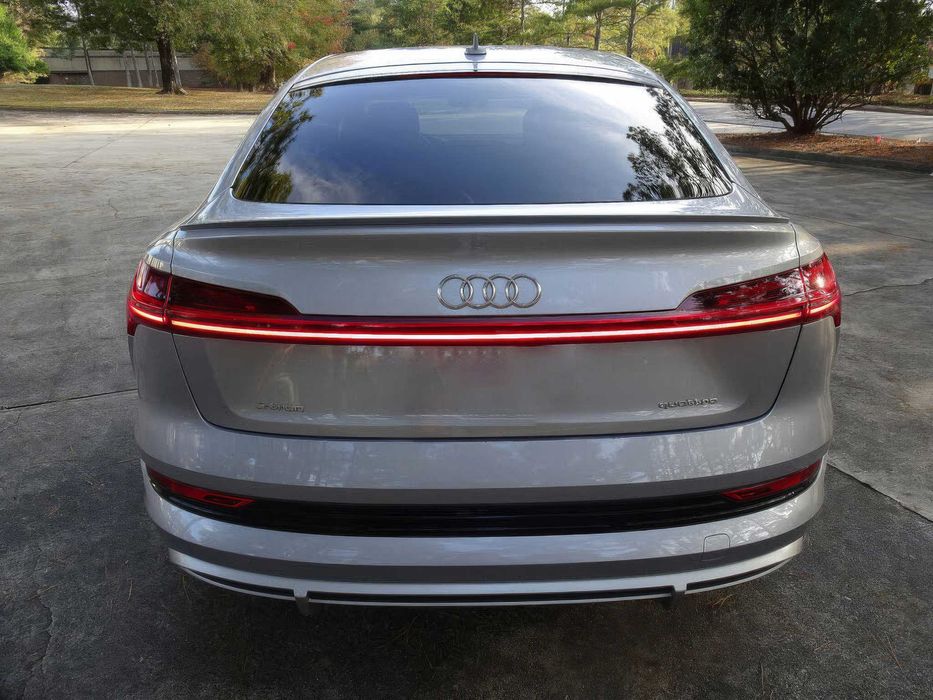 Audi e-tron Premium S Line Sportback      2022