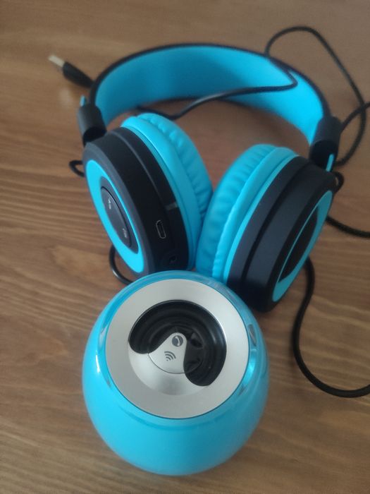 Conjunto de headphones e coluna bluetooth