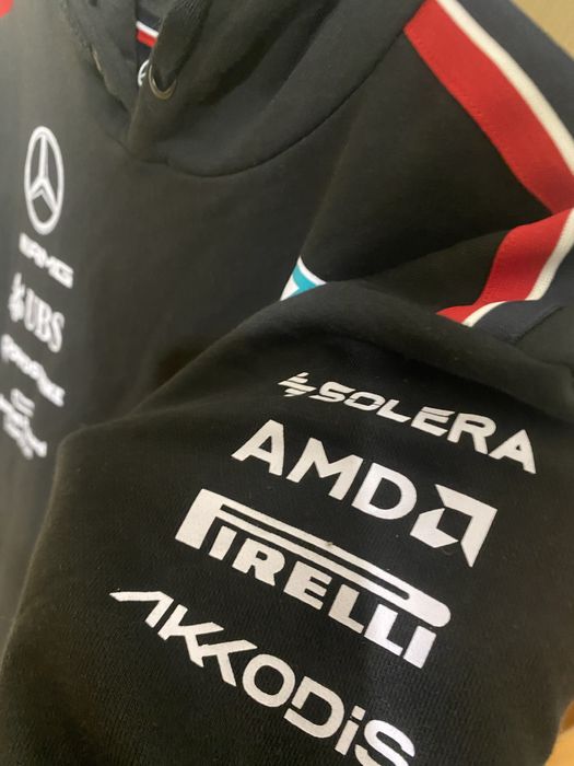 Худи бренда Tommy Hilfiger x Mersedes-AMG Petronas Formula 1