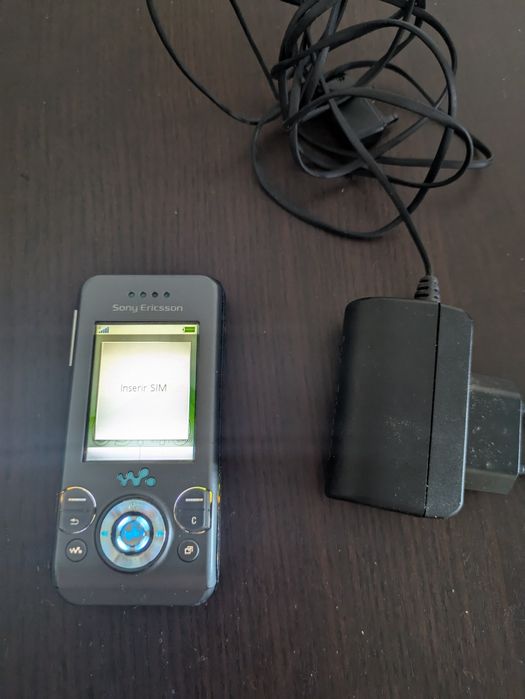 Telemóvel antigo Sony Ericsson W580i operacional