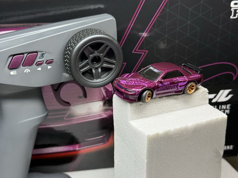 Hot wheels 1:64 металл на радиоуправлении впервые nissan GT-R 32
