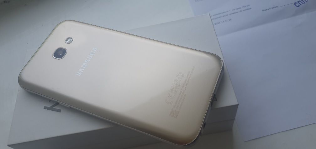 Samsung A520f   ( мобільний телефон)