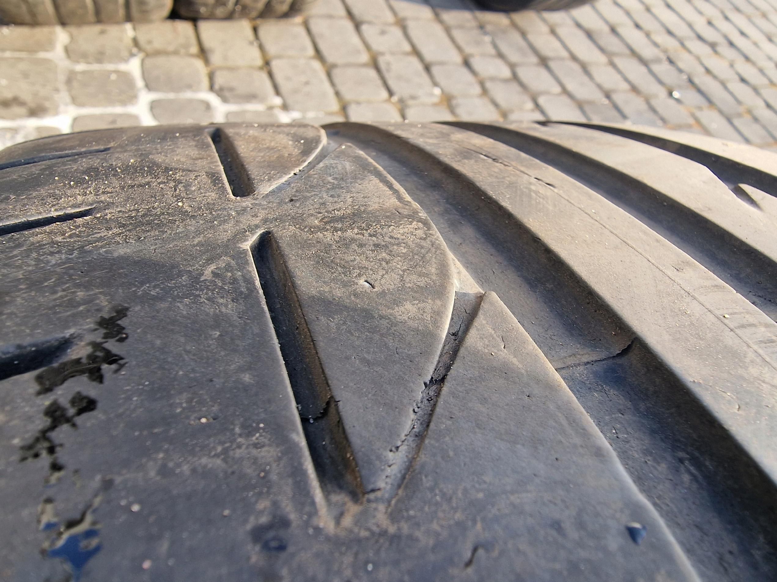Opona Bridgestone Potenza S001 - 255/40/18