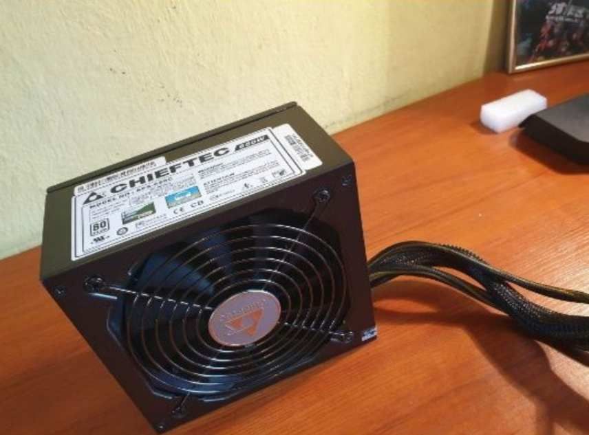Zasilacz modułowy Chiftes 650W